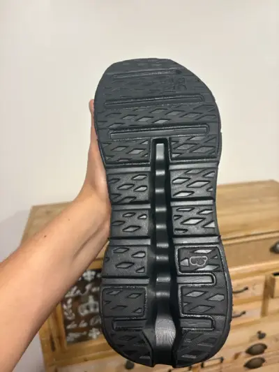 Zapatillas deportivas negras On Cloud - miniatura 4