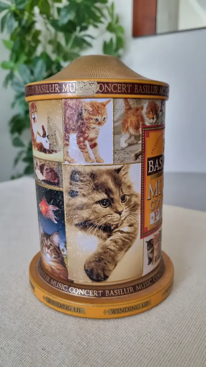Lata de té musical Basilur con diseño de gatos - 1