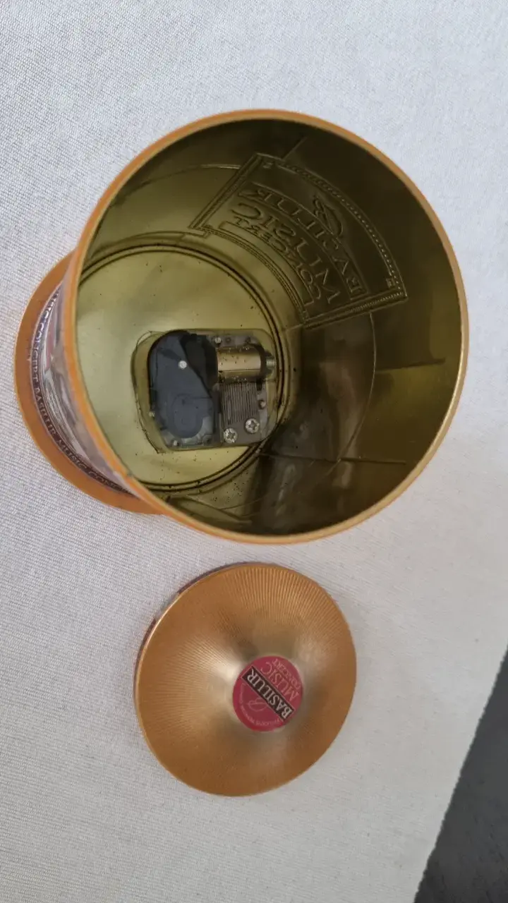 Lata de té musical Basilur con diseño de gatos - 4