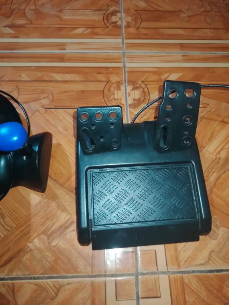 Volante Gamer G1-V7 con Pedales para Simulación - 2