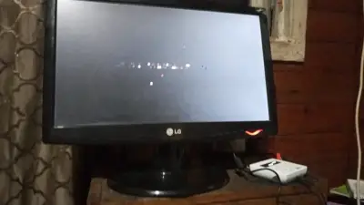 Monitor LG de 19 pulgadas en buen estado - miniatura 1