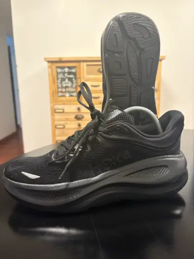 Zapatillas deportivas negras Hoka para correr - miniatura 1