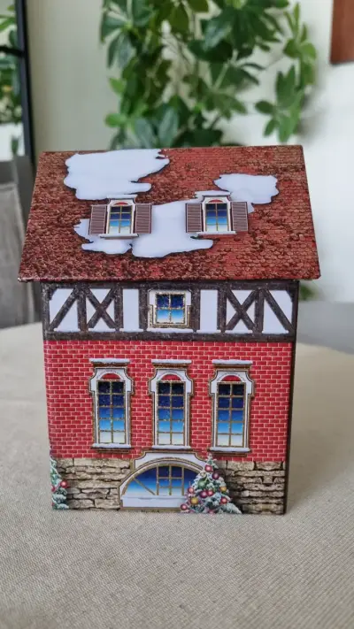 Caja decorativa de metal en forma de casa - miniatura 4