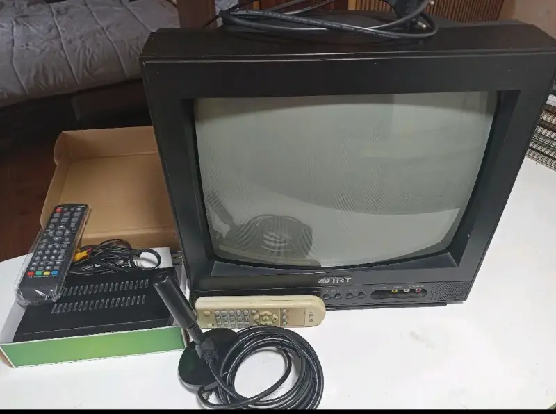 Televisor IRT y Decodificador de Canales Digitales