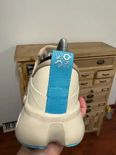 Zapatillas deportivas beige con suela azul - miniatura 2