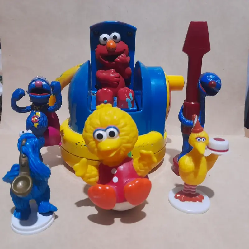 Set de figuras  de personajes "plaza sésamo"