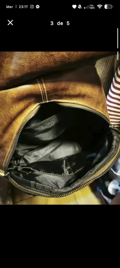 Mochila de cuero sintético marrón con múltiples bolsillos - miniatura 3