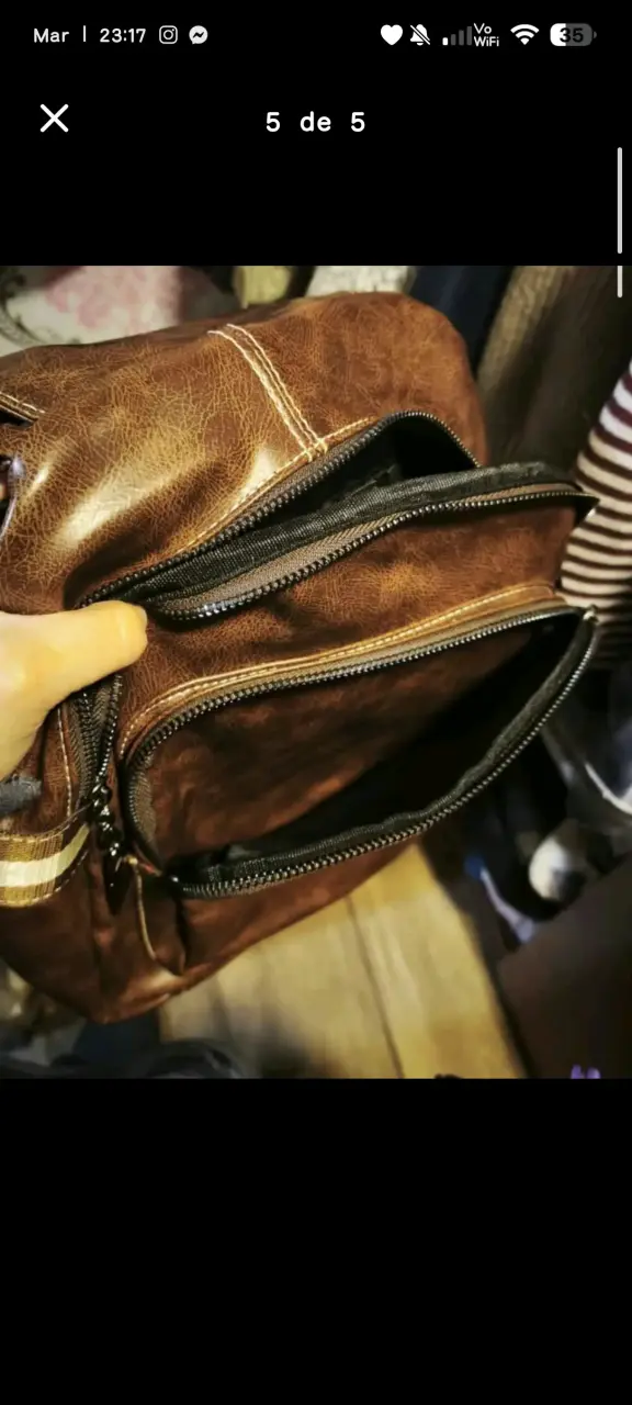 Mochila de cuero sintético marrón con múltiples bolsillos - 5