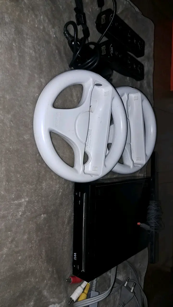 Consola Nintendo Wii con juegos y accesorios - 2