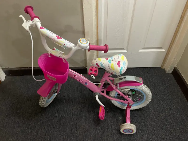 Bicicleta infantil Barbie rosa con rueditas - 1
