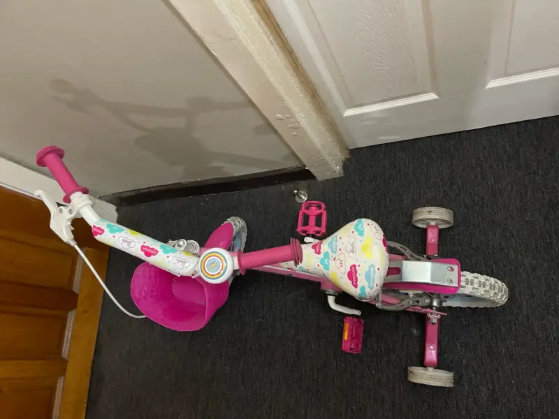 Bicicleta infantil Barbie rosa con rueditas - 3