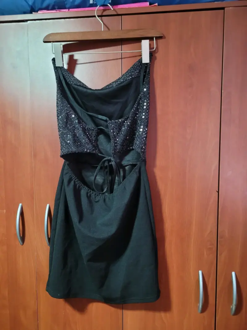 Vestido negro con lentejuelas - 3