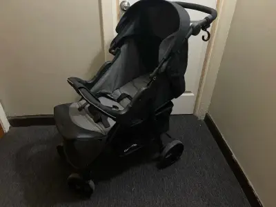 Coche de bebé negro marca Carestino - miniatura 1