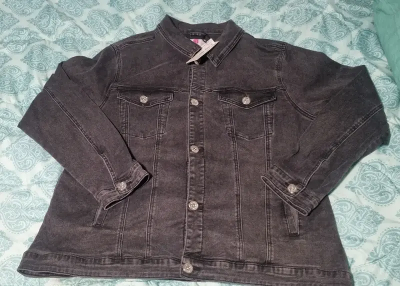 Chaqueta de mezclilla negra para mujer