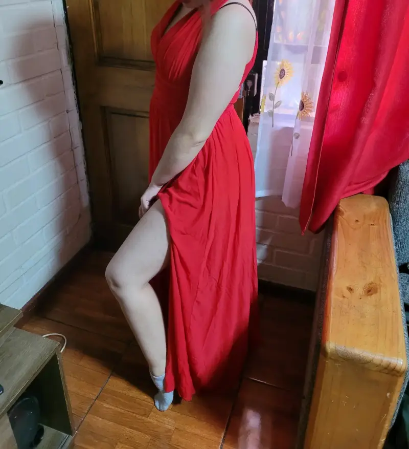 Vestido largo rojo con abertura lateral - 1
