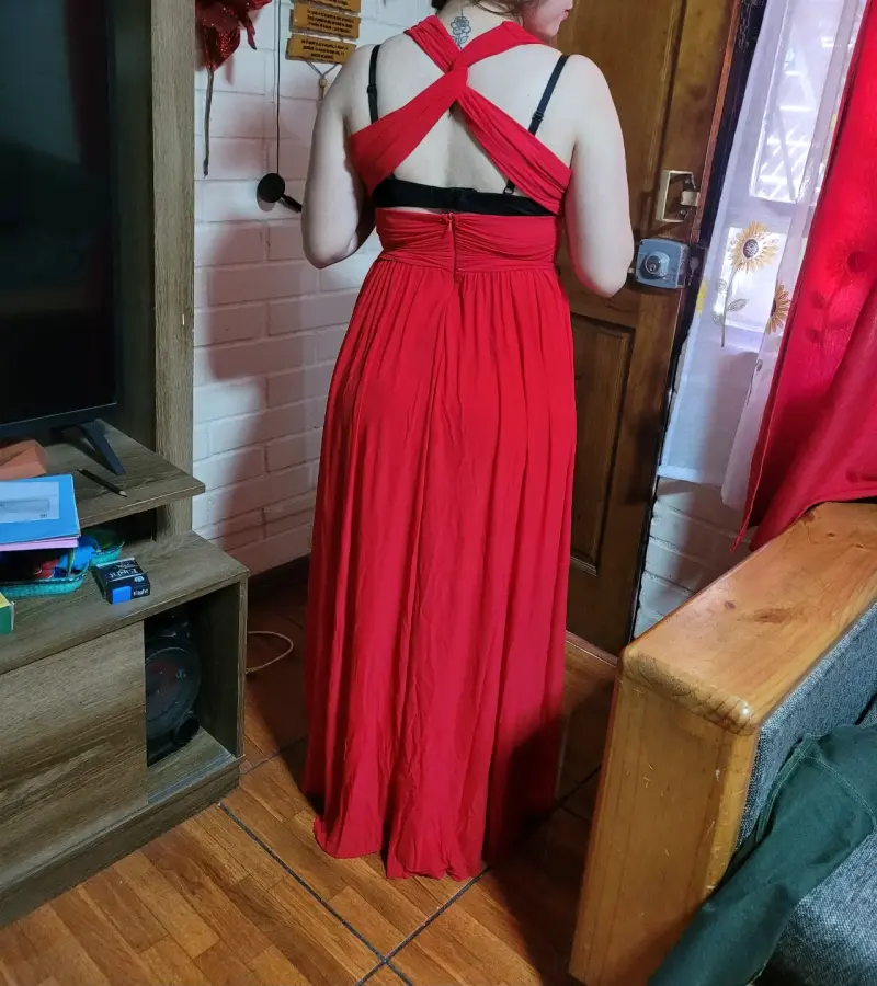 Vestido largo rojo con abertura lateral - 2