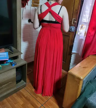 Vestido largo rojo con abertura lateral - miniatura 2