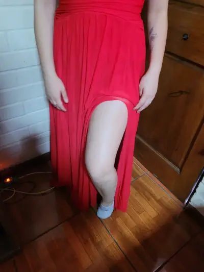 Vestido largo rojo con abertura lateral - miniatura 4