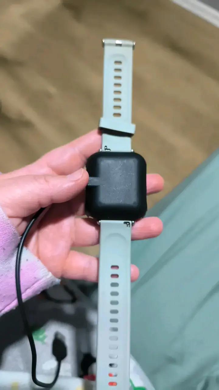 Reloj inteligente con correa blanca - 2