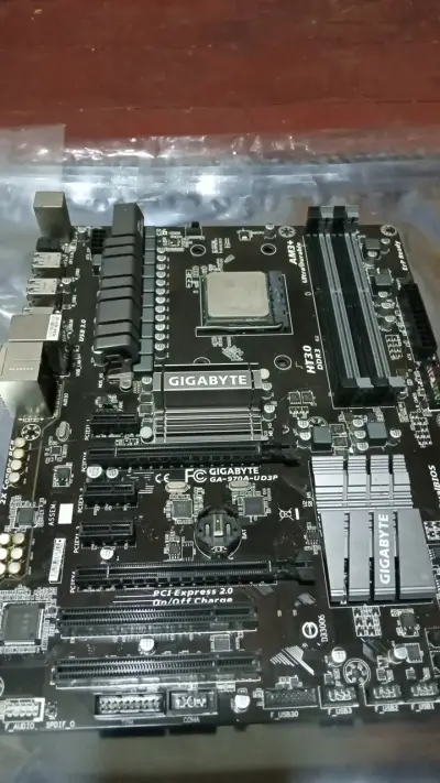 Placa Madre GA-970A-UD3P FX 8120 8 nucleos - miniatura 1
