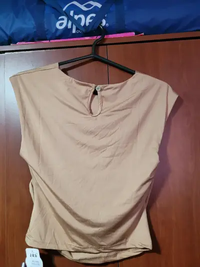 Polera sin mangas beige y verde agua - miniatura 2