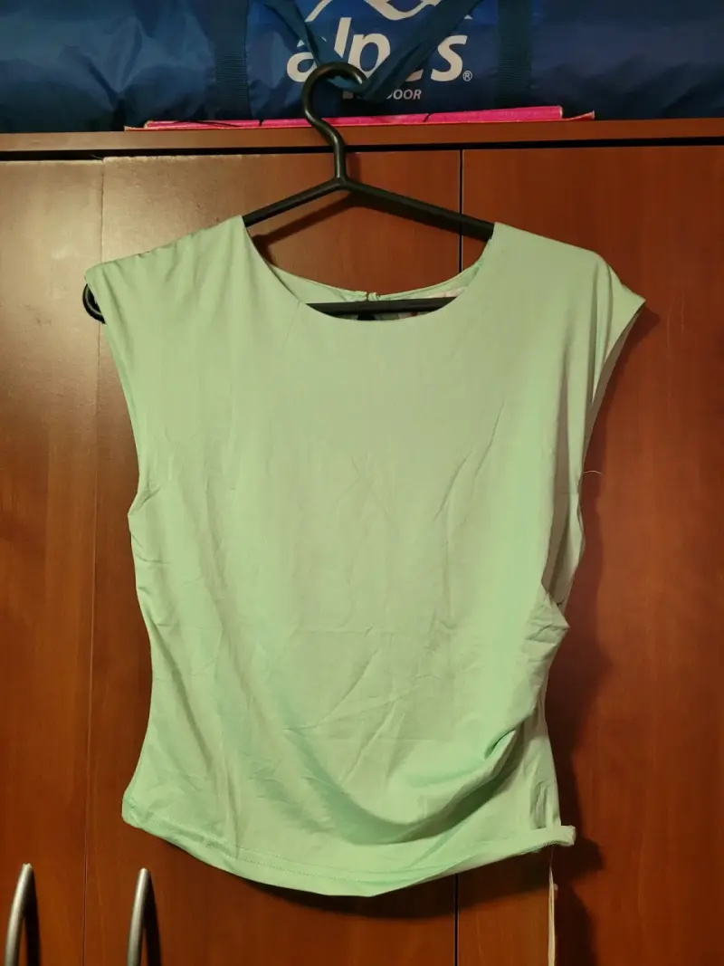Polera sin mangas beige y verde agua - 3