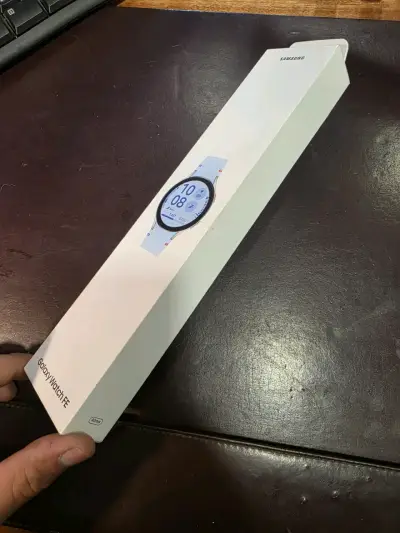 Samsung Galaxy Watch FE con correa azul - miniatura 3