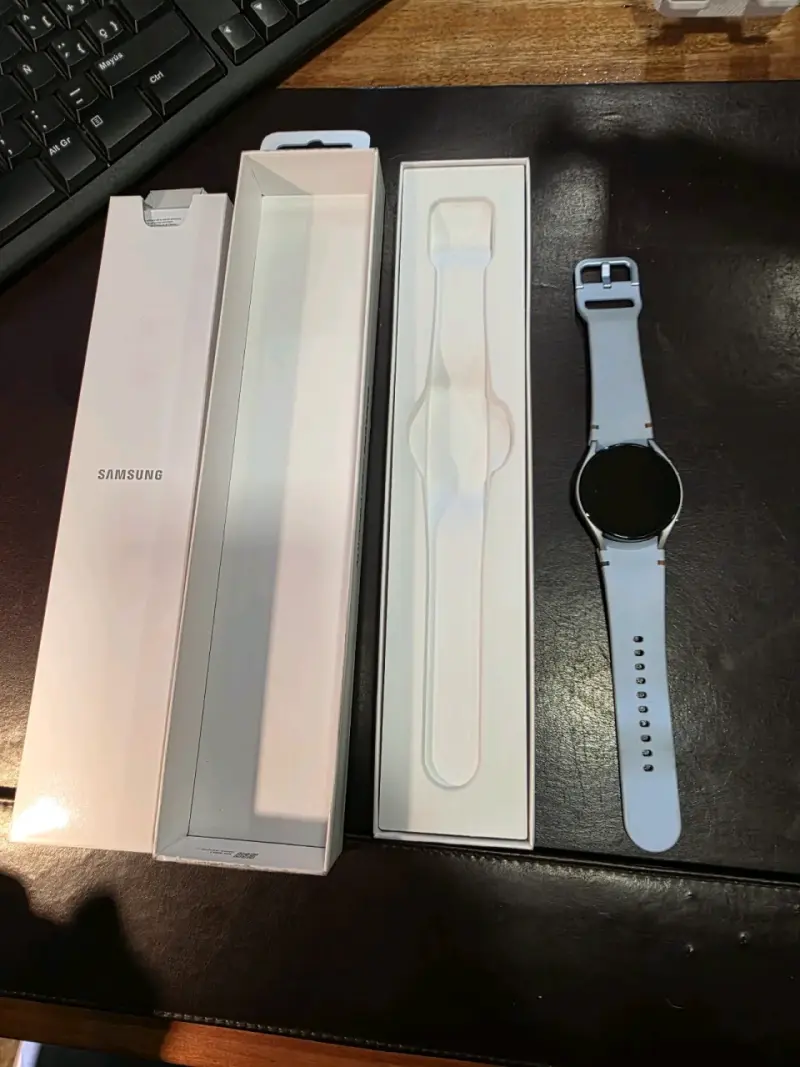 Samsung Galaxy Watch FE con correa azul - 4