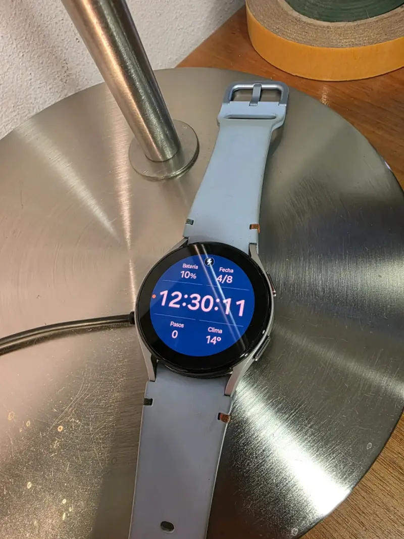 Samsung Galaxy Watch FE con correa azul - 6