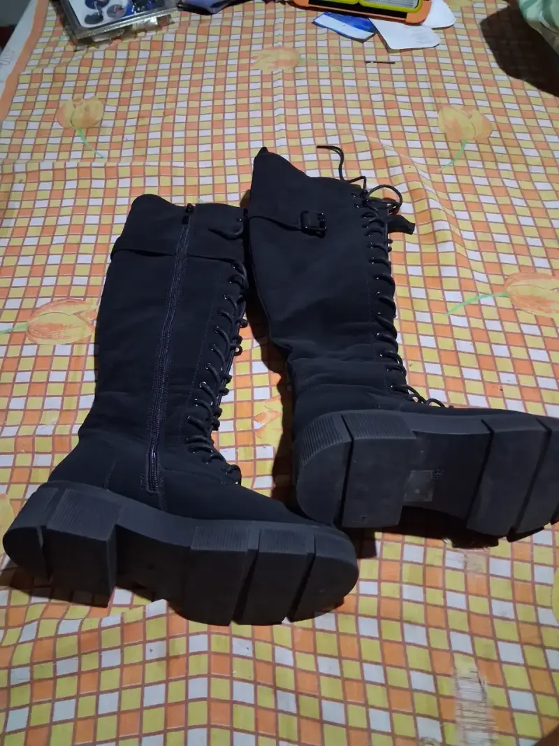Botas negras de plataforma con cordones - 1