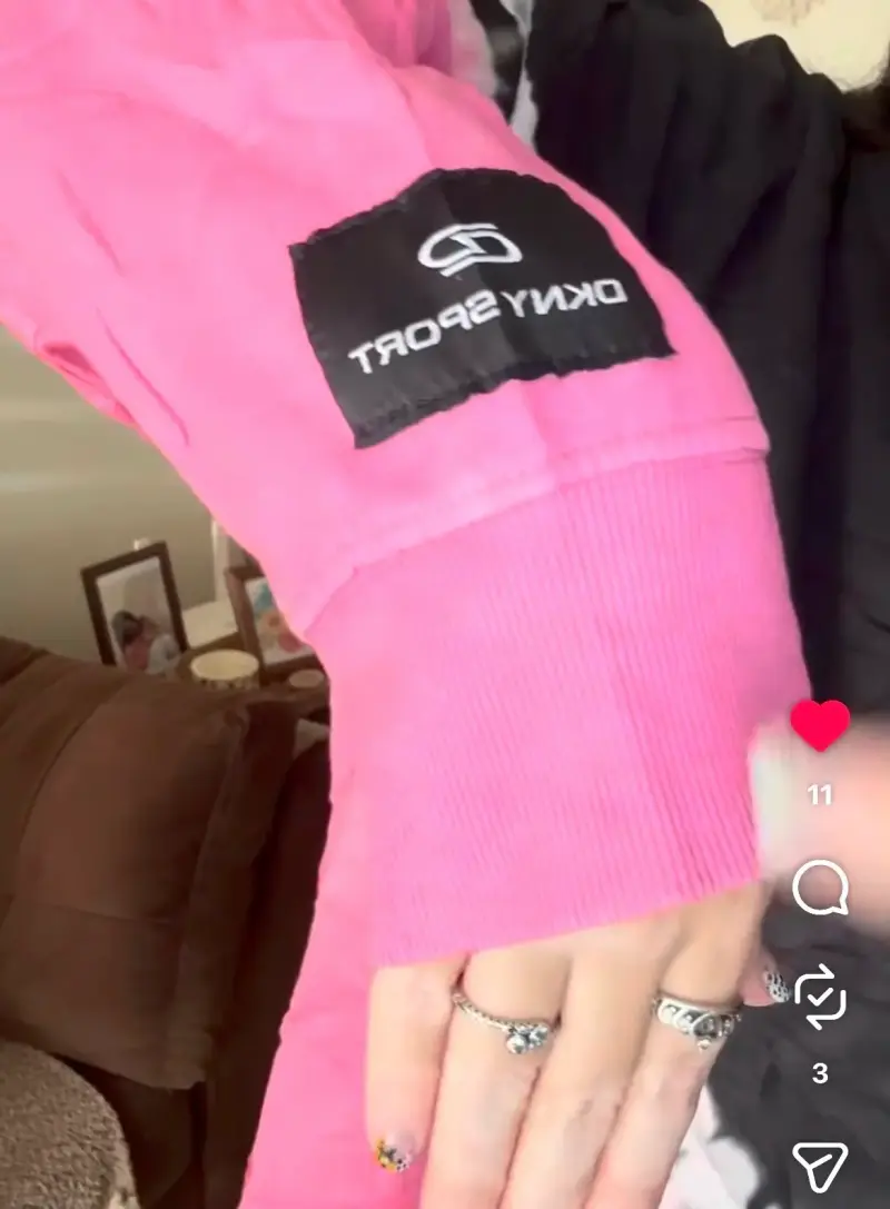 Polerón tie-dye negro y rosado DKNY Sport - 3