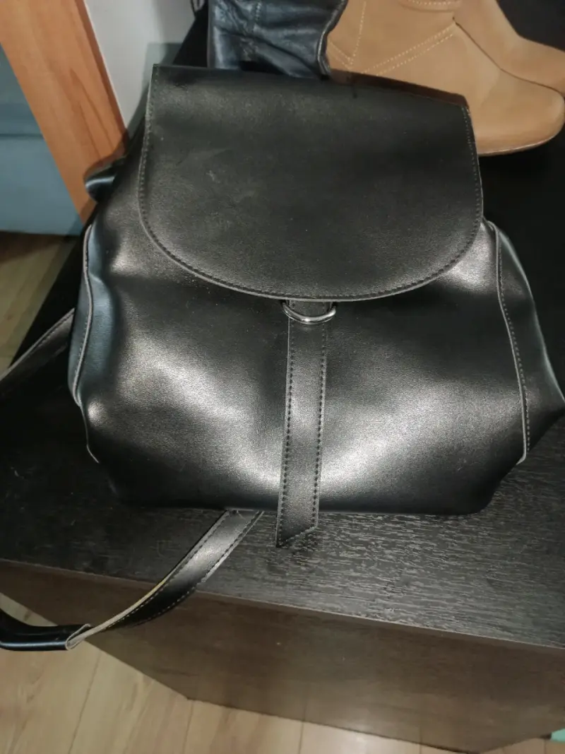 Mochila de cuero negra elegante