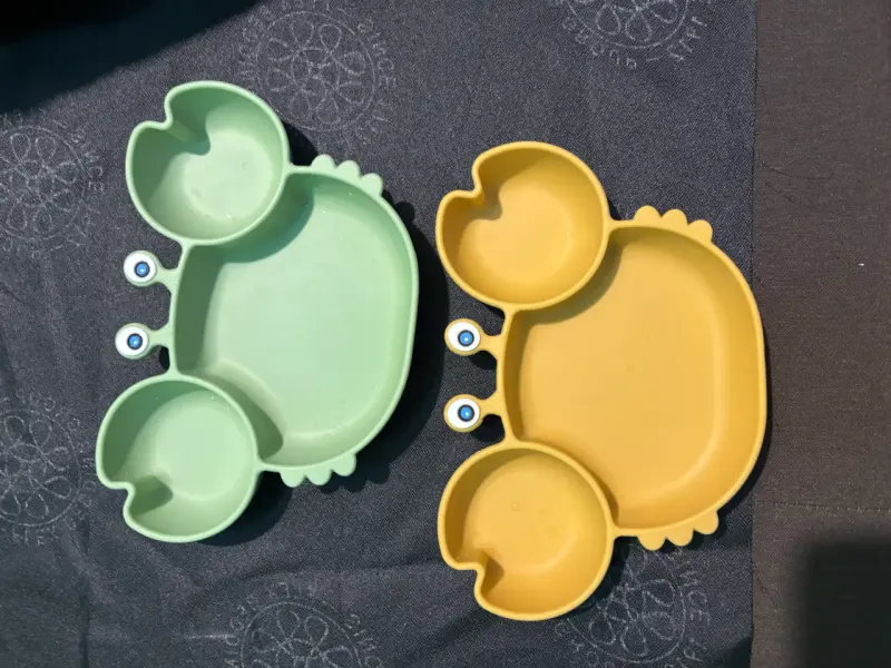 Platos infantiles de silicona en forma de cangrejo