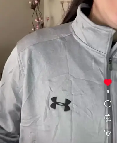 Polerón gris con cierre Under Armour para mujer - miniatura 1