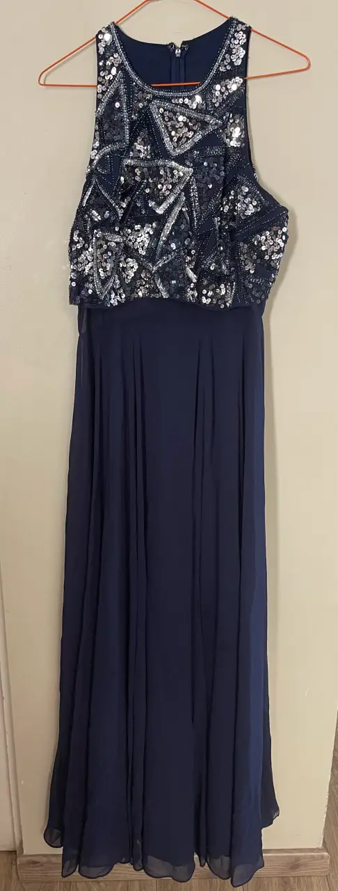 Vestido de fiesta azul marino con top lentejuelas
