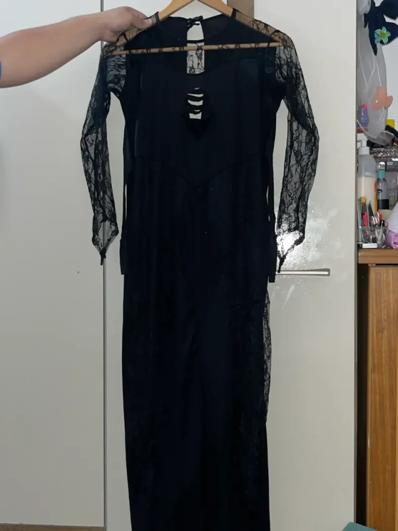 Vestido largo negro para mujer. / DISFRAZ