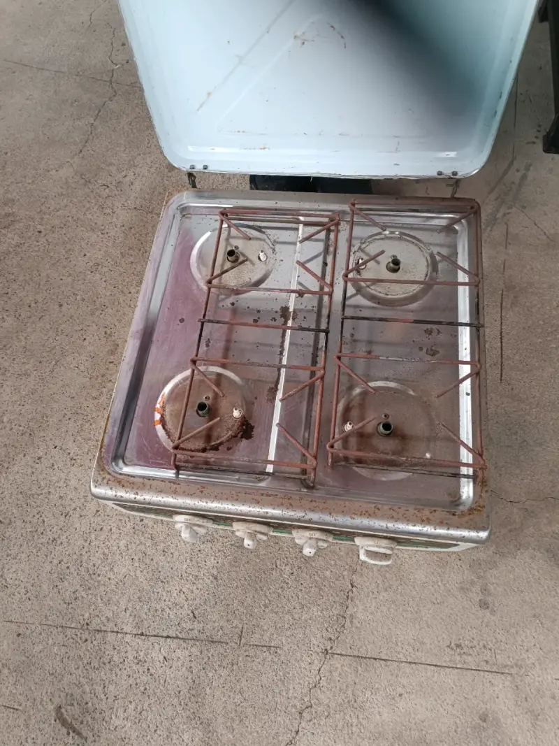 Cocina a gas de cuatro quemadores Starlux - 2