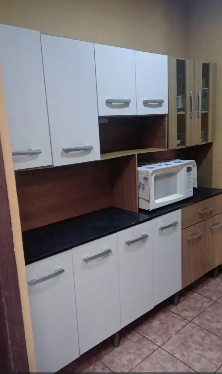 Mueble de cocina modular con múltiples compartimentos - 1