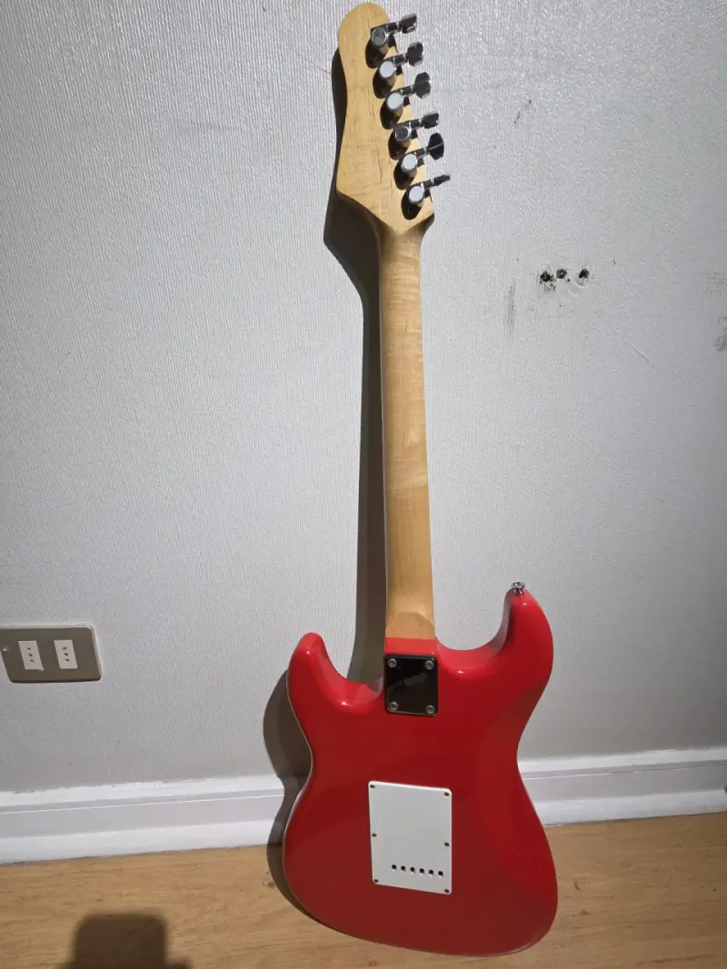 Guitarra eléctrica roja Freeman esilo Stratocaster - 5