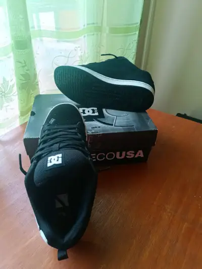 Zapatillas negras DC Shoes para hombre - miniatura 3