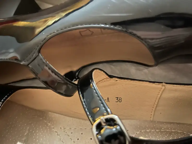 Zapatos de charol negro con hebilla cueca - 3