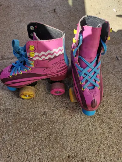 Patines de cuatro ruedas rosas para niños - miniatura 1