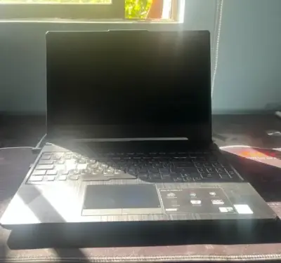 Laptop ASUS TUF Gaming en buen estado - miniatura 1