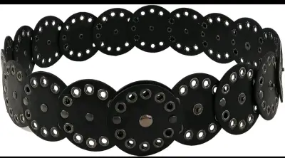 Cinturón de diseño circular negro con ojales - miniatura 2