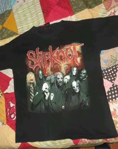 Polera Slipknot negra con diseño de banda - miniatura 1