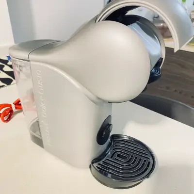 Cafetera Nescafé Dolce Gusto Mini Me blanca - miniatura 2