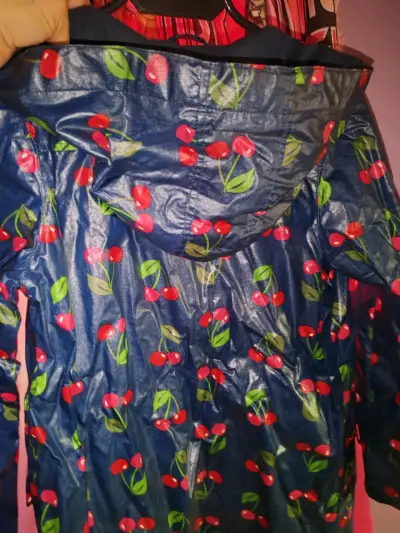 Impermeable con diseño de cerezas Gap - miniatura 3