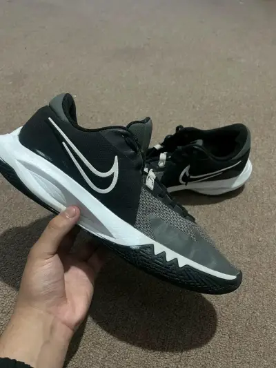 Zapatillas deportivas Nike negras y grises - miniatura 2
