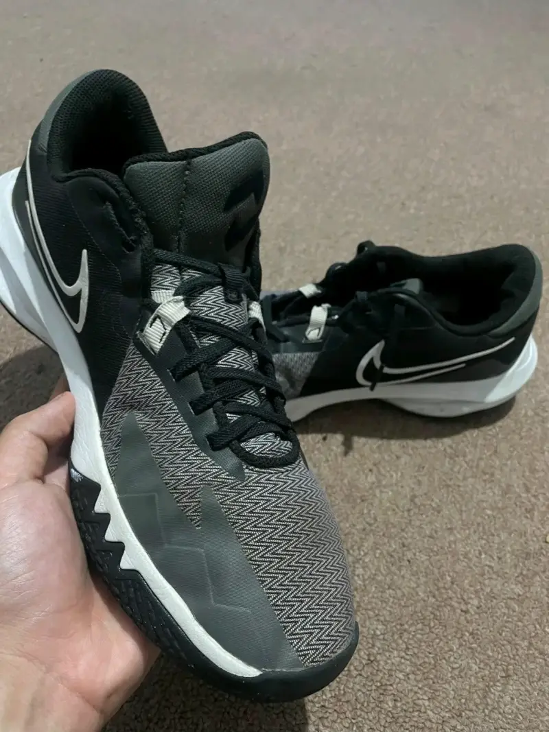 Zapatillas deportivas Nike negras y grises - 3