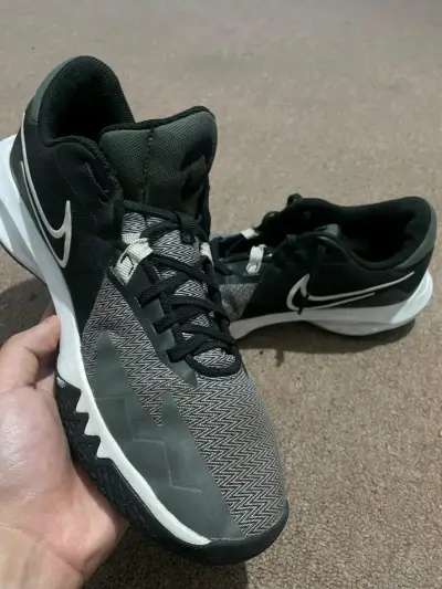 Zapatillas deportivas Nike negras y grises - miniatura 3